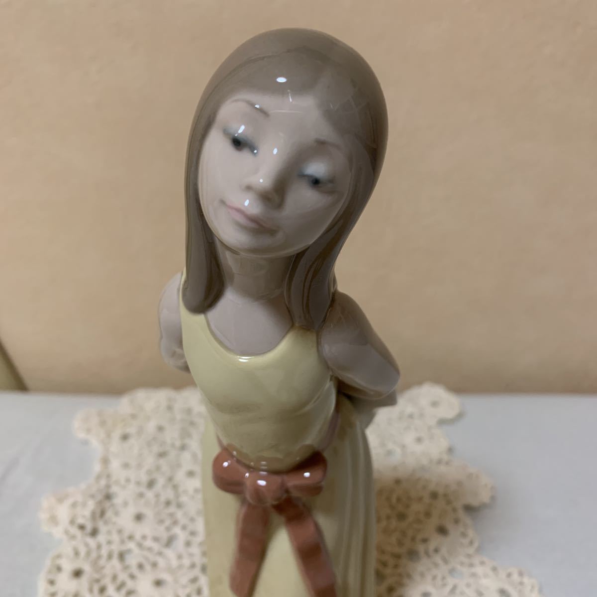 リヤドロ LLADRO 後ろ手に帽子を持つ少女の入札履歴 - 入札者の順位