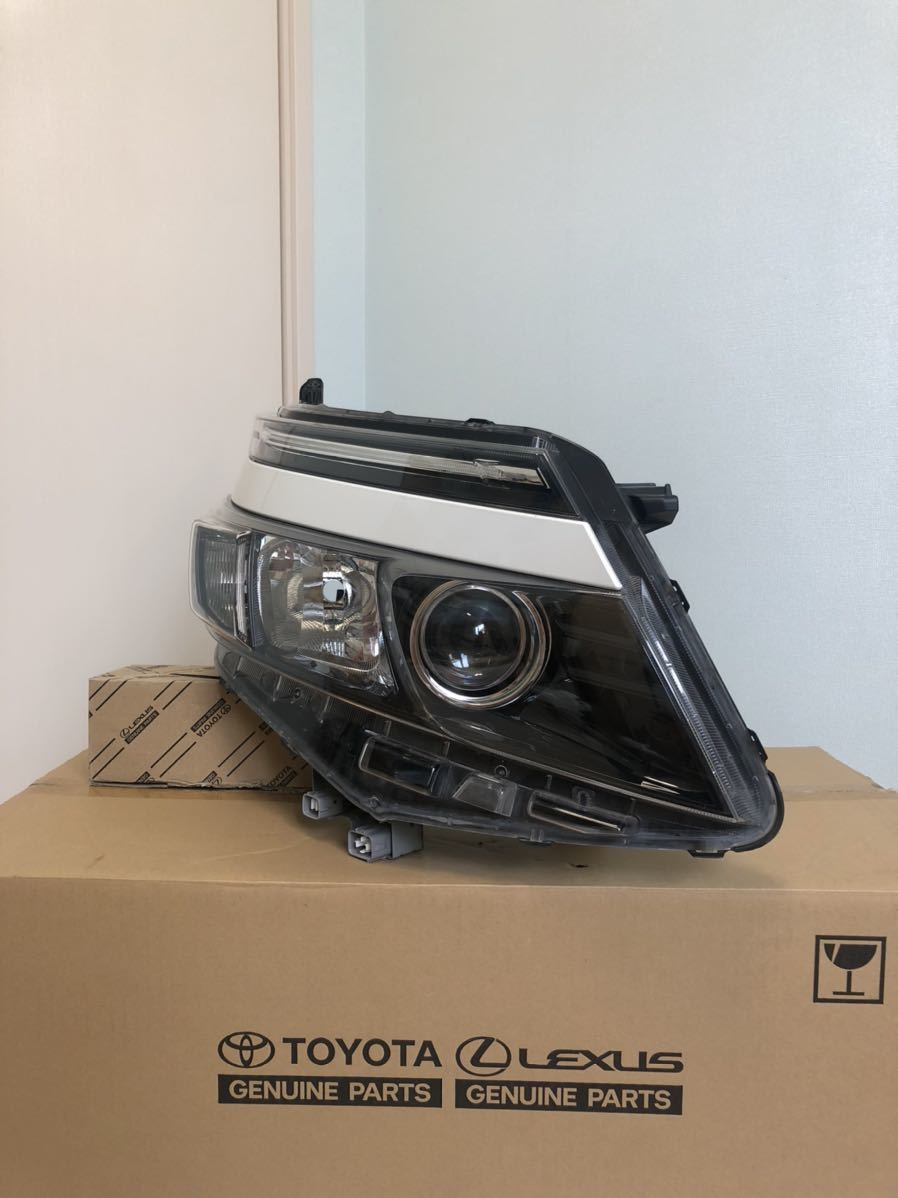 トヨタ エスクワァイア ZRR80 純正右ヘッドライト 【公式通販】