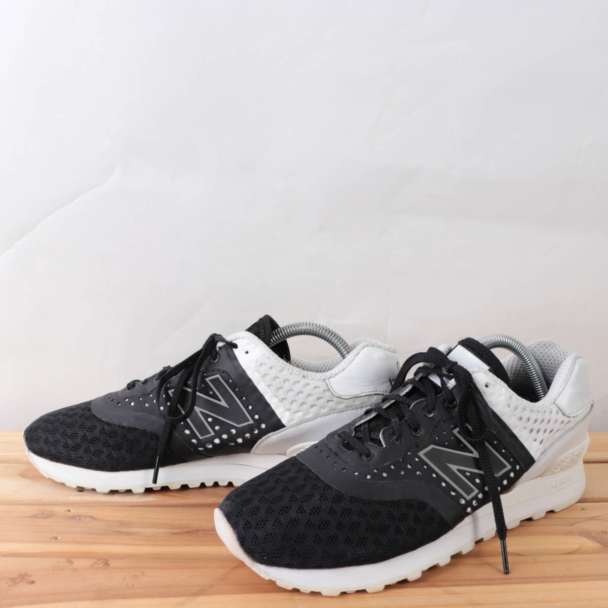 【高品質，正規品】 z8668 574 ニューバランス US9 27.0cm/黒 白 newbalance メンズ スニーカー(27.0cm)｜売買されたオークション情報、yahooの商品情報をアーカイブ公開 - オークファン 27.0cm