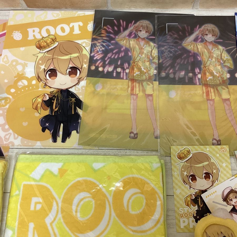 【現状】キャラ分け すとろべりーぷりんす るぅと グッズ 各種 ねこみみフード付きタオル ， 缶バッジ ， アクキー ， ブロマイド 他 すとぷり