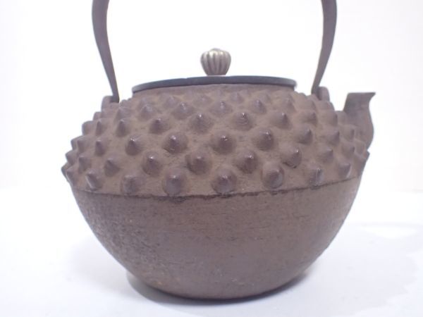 豊TJ6-934/8J〇龍文堂 鬼霰 紋様 鉄瓶 銀象嵌 茶道具 湯沸 未使用〇