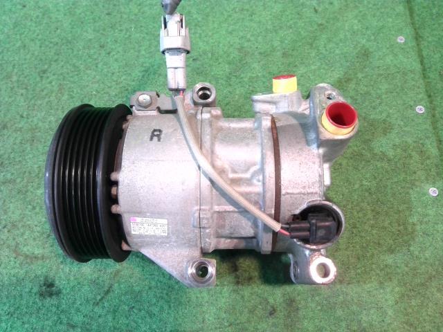 ヴィッツ DBA-KSP130 エアコンコンプレッサー F エアコン