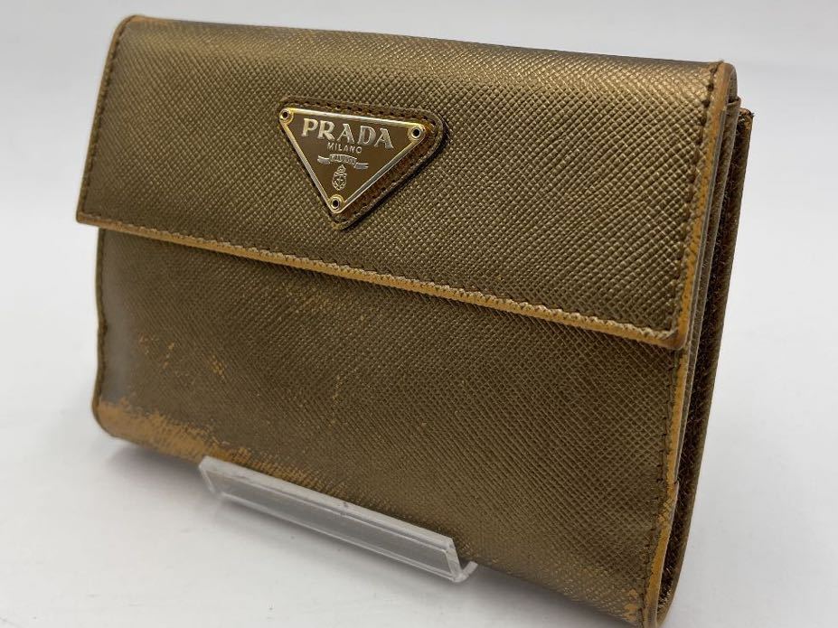 PRADA プラダ 二つ折り財布 wホック プレート オシャレ 箱付き PRADA プラダ 二つ折り財布 wホック プレート オシャレ 箱付き