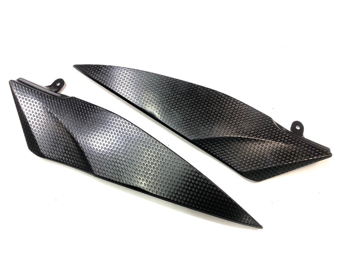 YAMAHA YZF-R1 4c8 rn20 2008 ガソリンタンク ガンメタ YZF-R1 RN20 07-08 4C8 タンクサイドカバー カウル 割れ欠け無し
