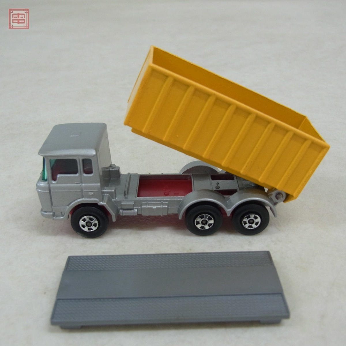 ミニカー　マッチボックス　47 D.A.F ティッパーコンテナトラック ミニカー マッチボックス 47 D.A.F ティッパーコンテナトラック 【公式