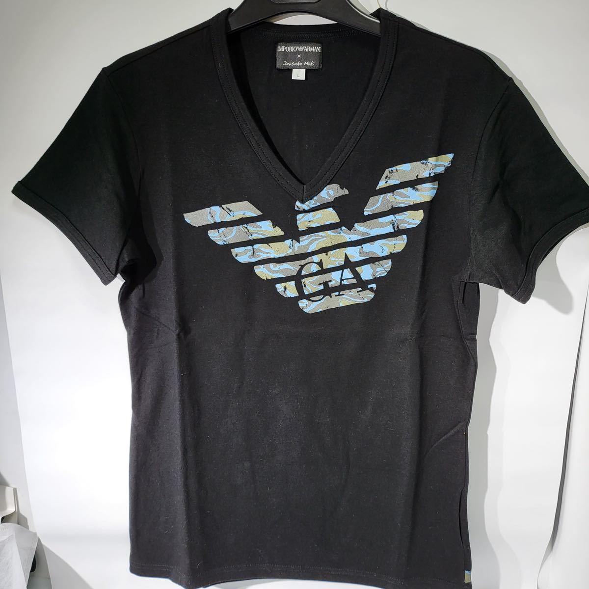 【爆買い，品質保証】 品 brand／emporio armaniエンポリオアルマーニ オールオーバーロゴカモTシャツ／ブラックVネック／レディース(半袖Tシャツ)｜売買されたオークション情報、yahooの商品情報をアーカイブ公開 - オ 女性用