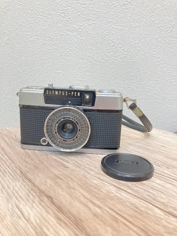 大人気のハーフカメラ美品動作品 オリンパス PEN EE-3 ROLLEI仕様⁈ Olympus PEN EE-3 動作品 フィルムカメラ レトロ 本体のみ 大人気の