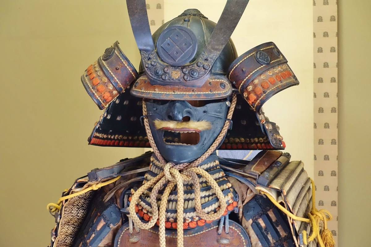貴重 旧家蔵出し 鉄地黒胴 甲冑 等身大 鎧 面頬 大鎧 鎧兜 一式 戦国