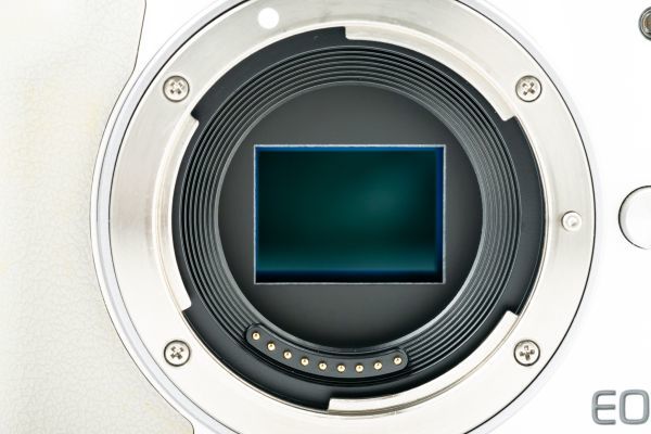 ☆美品☆完動品☆ Canon EOS KISS M ボディ ホワイト バッテリー2