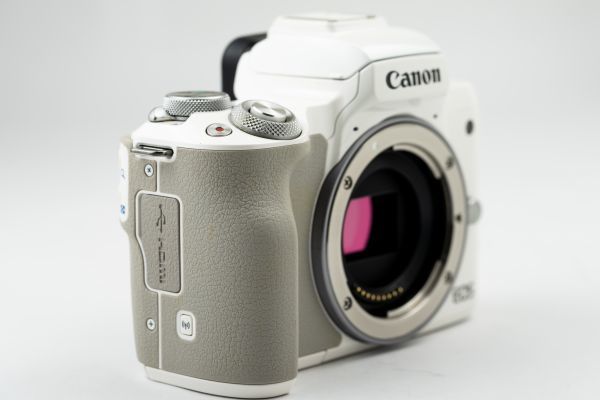 ☆美品☆完動品☆ Canon EOS KISS M ボディ ホワイト バッテリー2