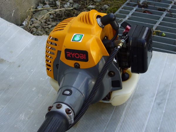 ☆滋賀より リョービ草刈機 EKK-220 軽スタート 実動☆(本体)｜売買 