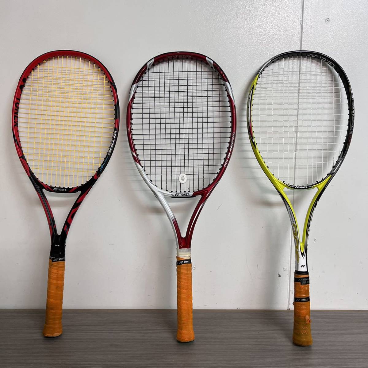 YONEX VCORE tour F テニスラケット 2本セット 管3735テニスラケット YONEX 3点セット VCORE Xi 100/VCORE TOUR F