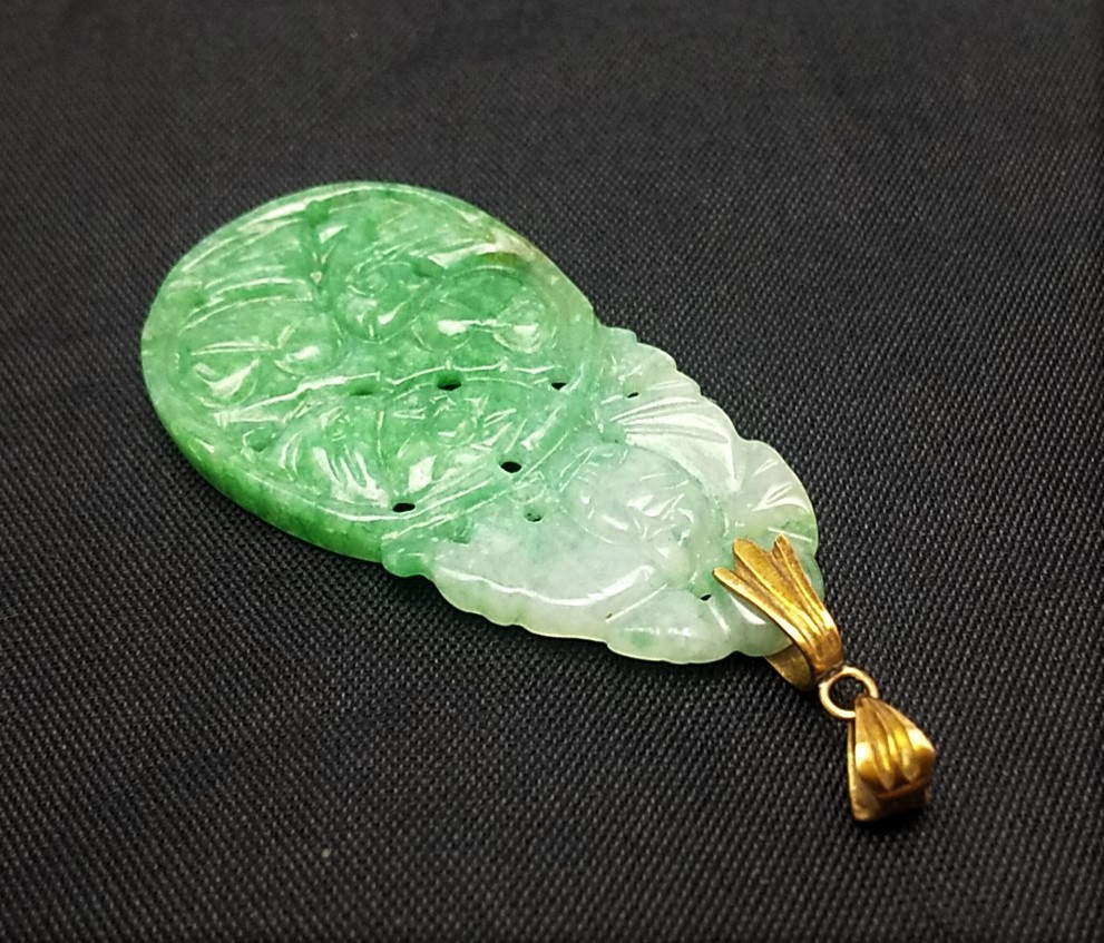 トップ 翡翠 彫刻 K18 2.4cm × 4.5cm 重さ約 6.5g / 18金 ヒスイ 
