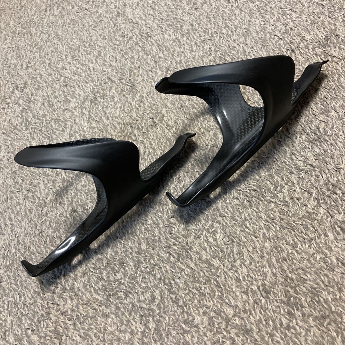 本物保証，高品質 塗装済 OGK KABUTO RC9 カーボンボトルケージ 1つ28g 2個セット カブト ドリンクホルダー(ボトル、ボトルケージ)｜売買されたオークション情報、yahooの商品情報をアーカイブ公開 - オークファン ボトル、ボトルケージ