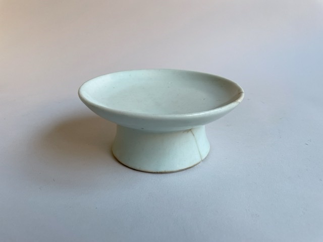 李朝白磁台皿（李朝時代）