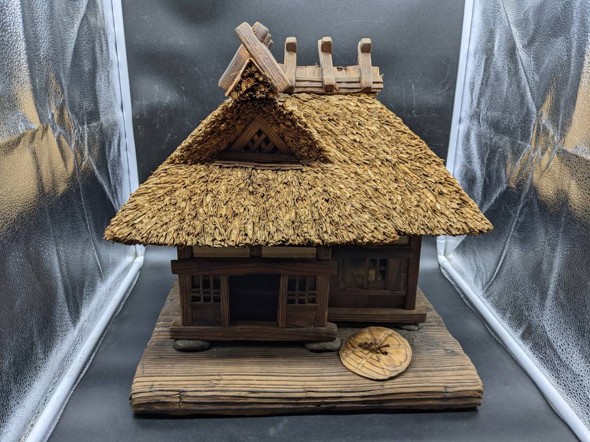 茅葺き屋根 民家 ミニチュア 置物 金属製 レトロ コレクション 茅葺屋根 古民家 ミニチュア模型 置物 オブジェ 【公式通販】