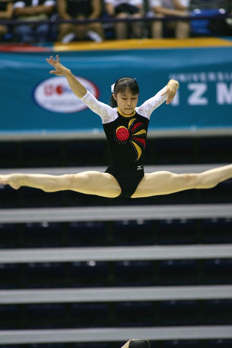 高画質 体操写真集「2005 Universiade」(スポーツ選手)｜売買された