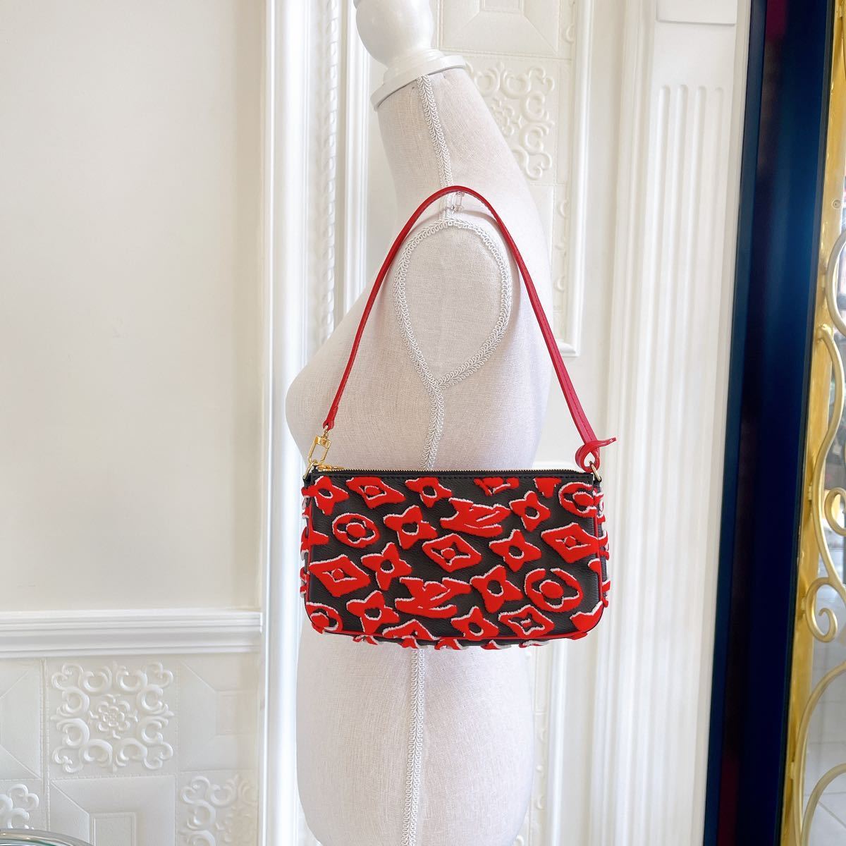 ○未使用品！○LOUIS VUITTON LVxUF ポシェット アクセソワール M45548  