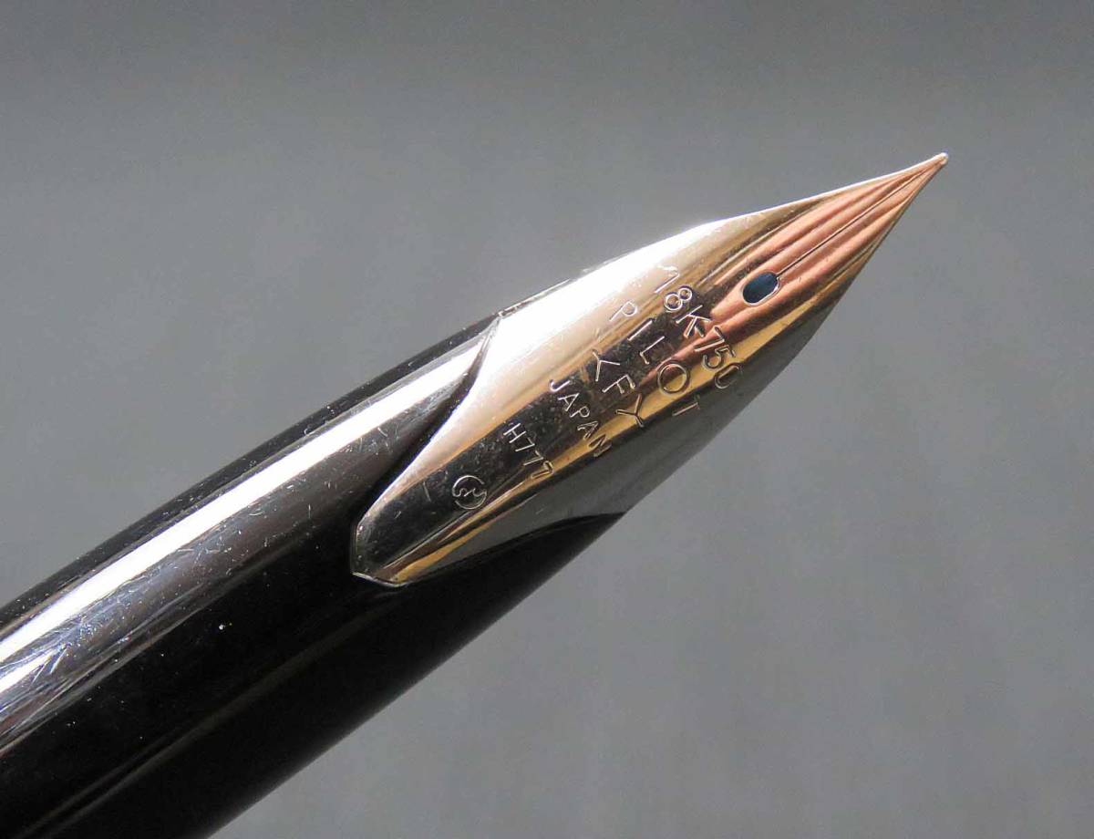 PILOT＊万年筆＊Elite＊ペン先は18K＊ケース付き＊送料無料