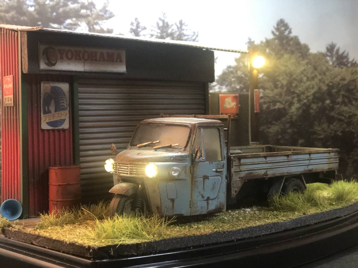 SALE，送料無料 昭和レトロな風景 1/32 ダイハツ CM10T LEDライトアップ 旧車 自作ジオラマ完成品 ケース付(完成品)｜売買されたオークション情報、yahooの商品情報をアーカイブ公開 - オークファン 完成品