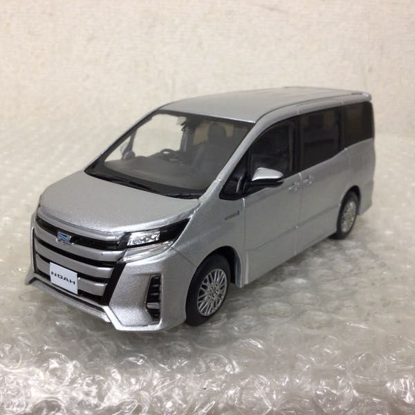 1円〜 1/30 カラーサンプルカー トヨタ ノア ハイブリッド Si