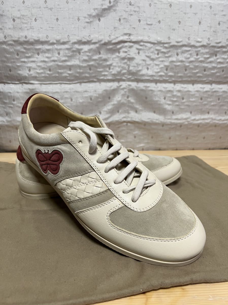 BOTTEGA VENETA ベージュ×グレーバタフライイントレレザースニーカー 