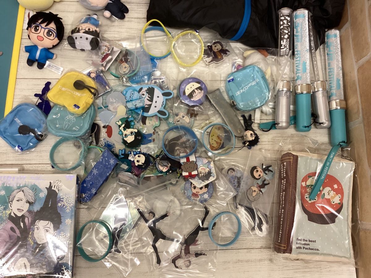 ユーリ!!! on ICE ぬいぐるみ　アクスタ　アクキー　ファイル　まとめ 現状】 ユーリ!!! on ICE グッズ まとめ売り クリアファイル