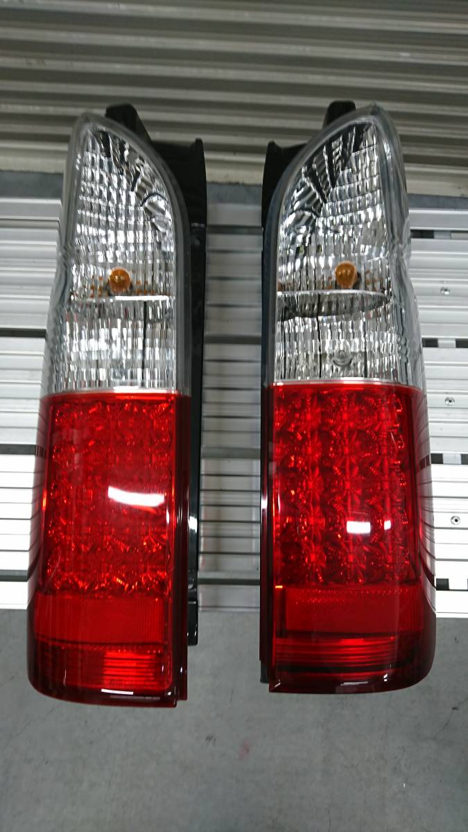 ハイエース200系 テールランプ中古品 トヨタ用 自動車、オートバイ