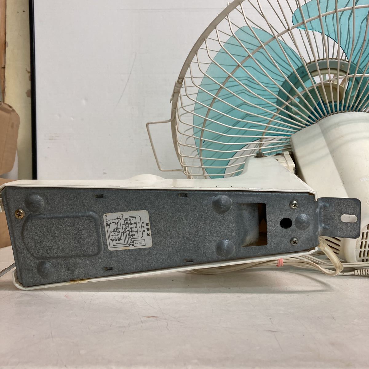 T257 TOSHIBA/東芝扇風機 F-486 40cm/壁掛け式扇風機/昭和レトロ 動作
