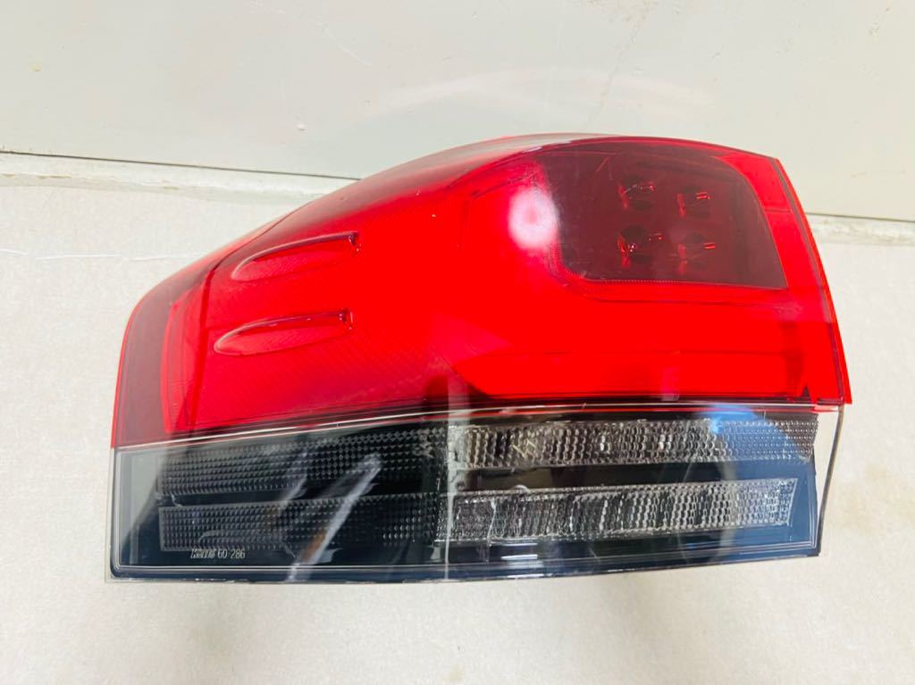 トヨタ ランドクルーザー 300 テールランプ左側 ランクル 純正 ZX 並行