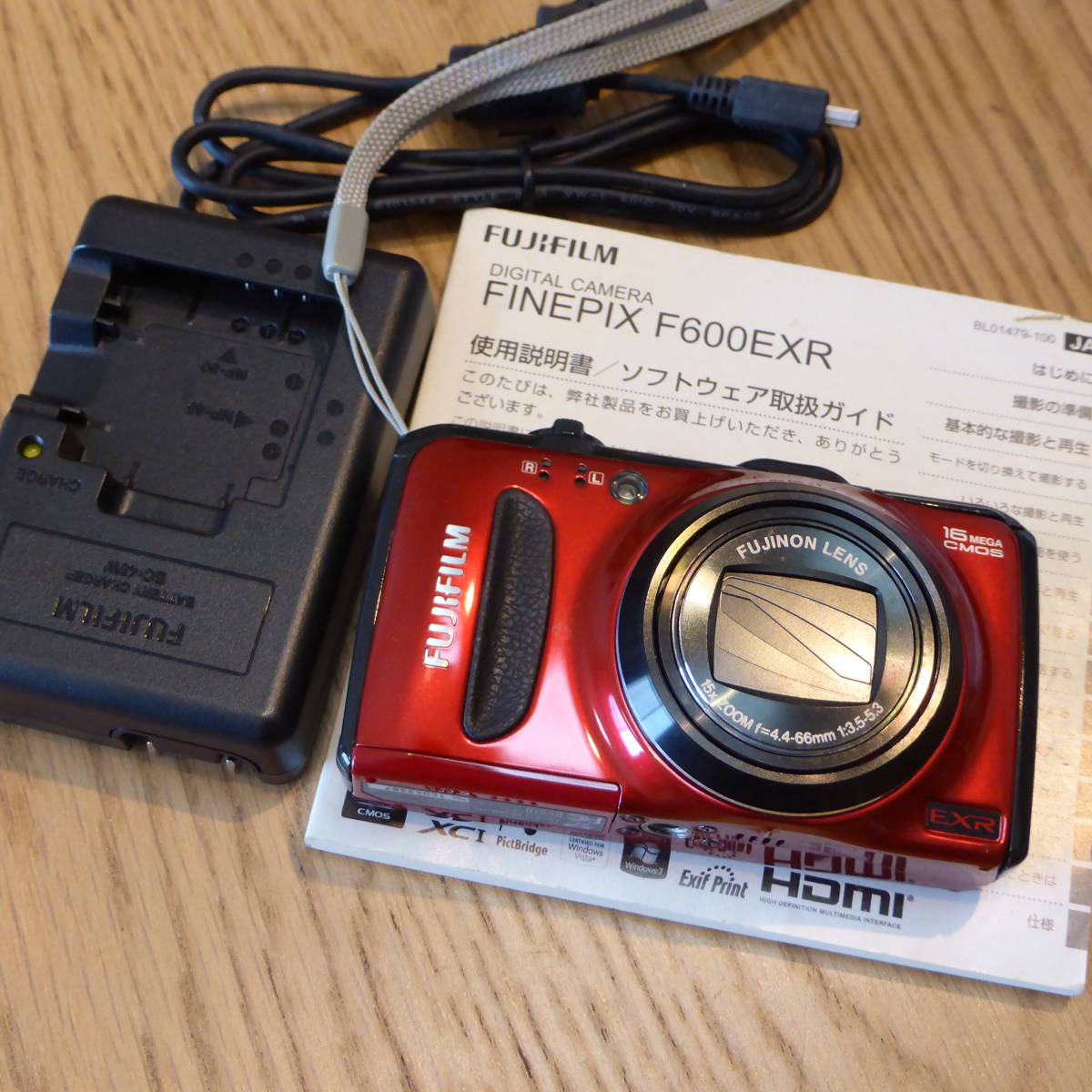 ♪富士フィルム FUJIFILM コンパクトデジタルカメラ FINEPIX F600EXR 