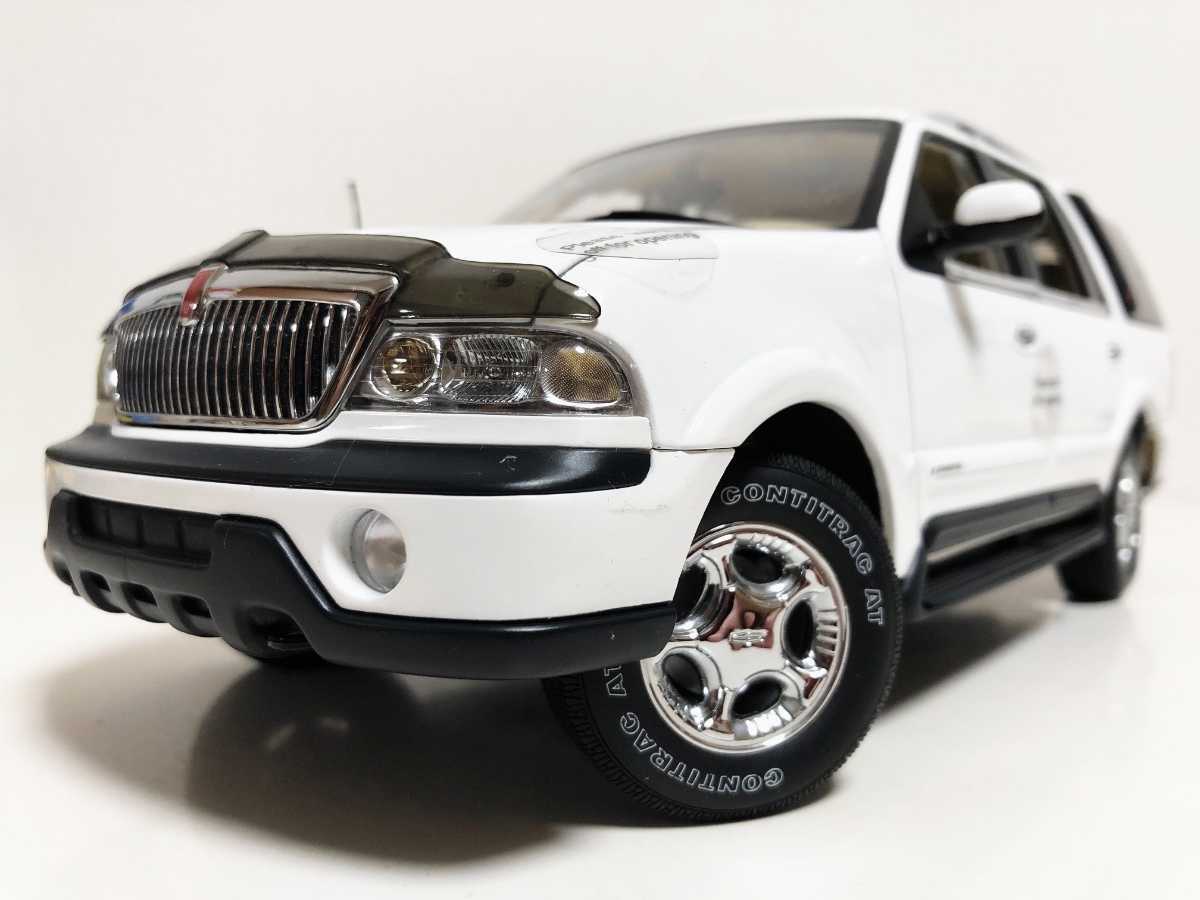 リンカーン ナビゲーター　ミニカー 1/18 Autoartオートアート/Lincolnリンカーン Navigatorナビゲーター 1/18