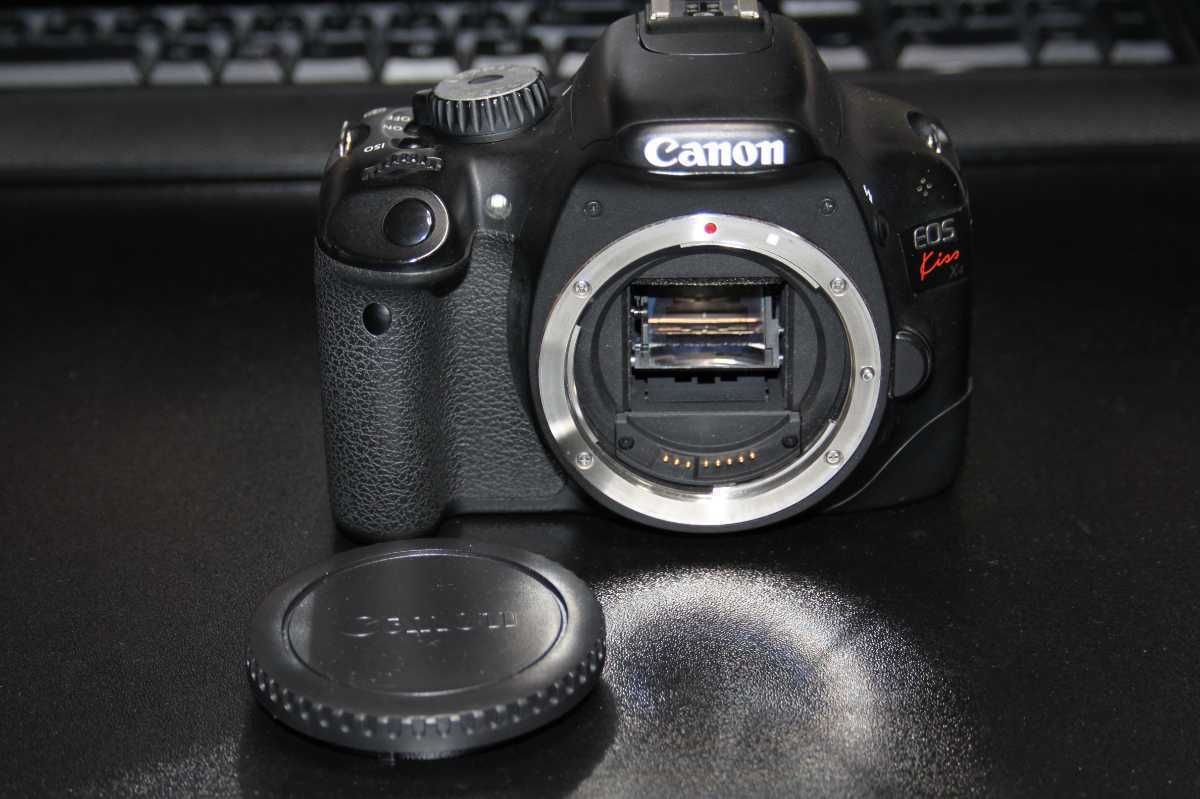 Canon EOS Kiss X4 外観美品 バッテリー無し 動作未確認 キヤノン 