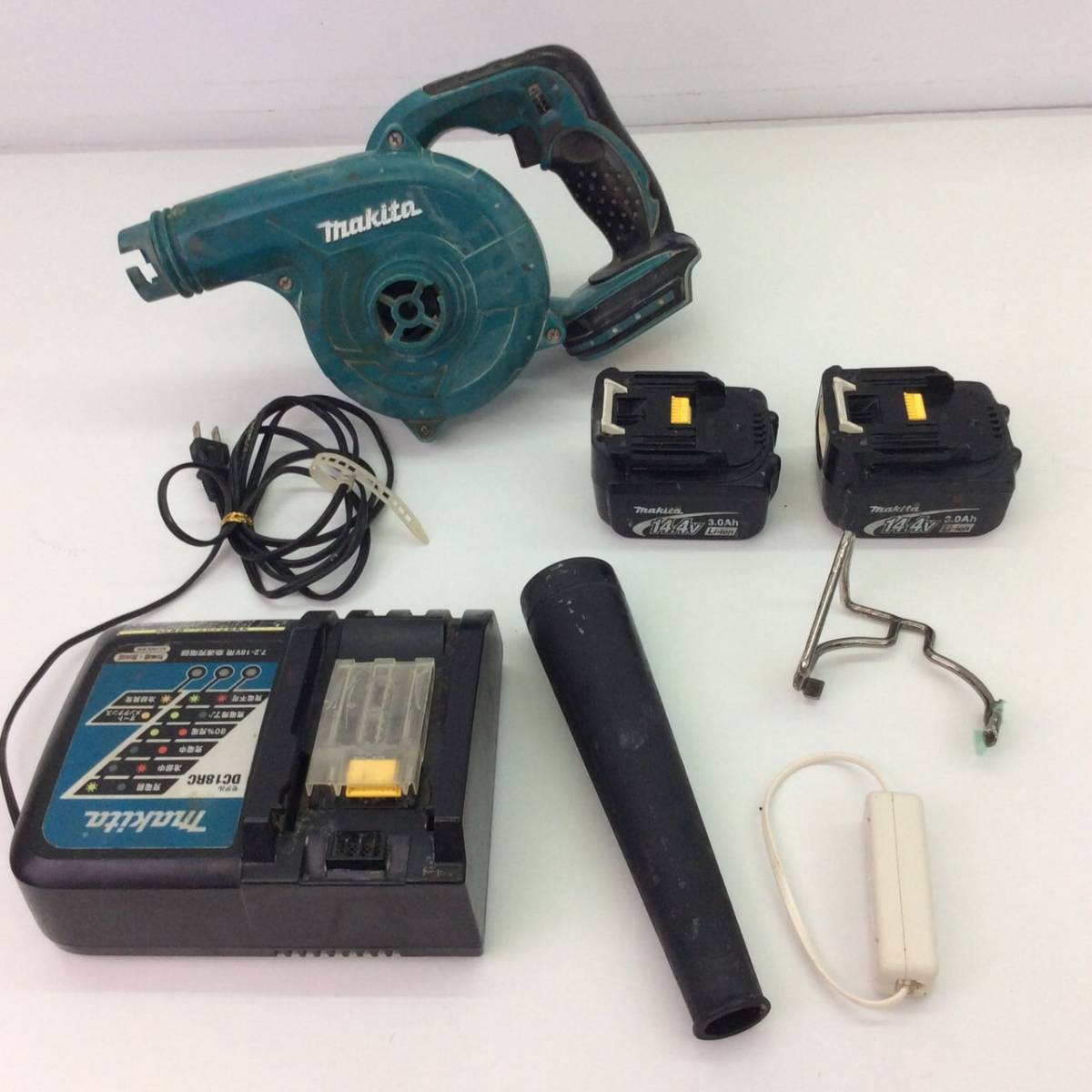 お得，大得価 No.7985【makita】マキタ 充電式ブロワ 14.4V UB142D 充電