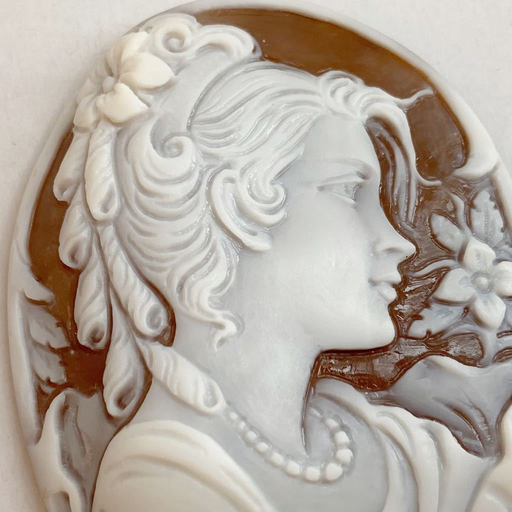 Francesco Esposito作!!［シェルカメオ 13.4g］67ct 65.2×49.0mm 