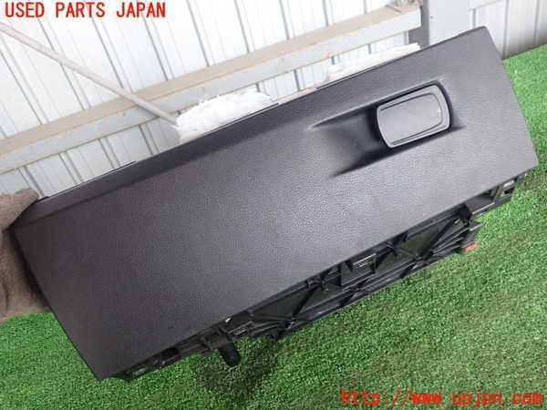 2UPJ-89907516]BMW 218d アクティブツアラー(2C20)グローブボックス1 中古