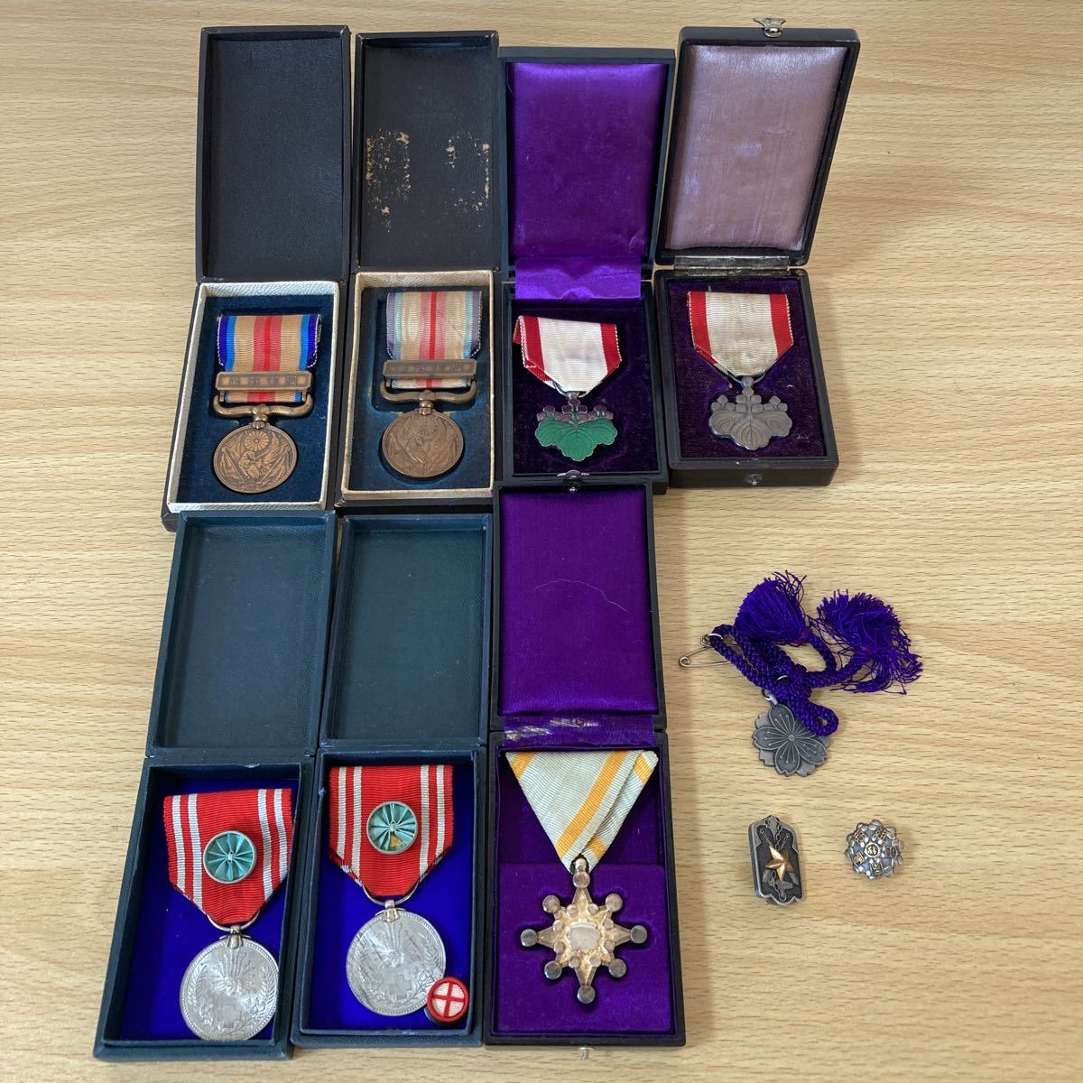 勲章 勲八等白色桐葉章 支那事変従軍記章 記章 バッジ 帝国 Badge