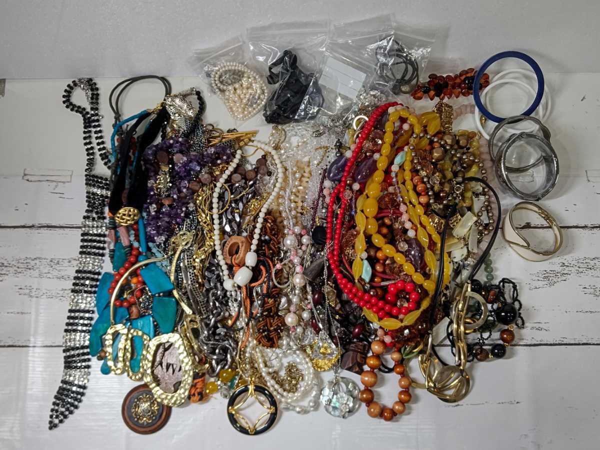 アクセサリー ネックレス ブローチ 大量セット まとめて イヤリング 