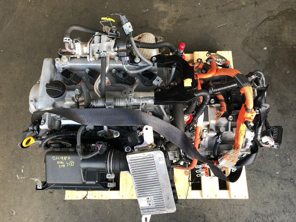 アクア　DAA-NHP10　1NZFXE　エンジン　ミッション　中古　ジャンク品24982.1-6-1