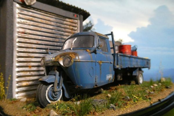 1/32 MAZDA T2000 三輪車 LED付 ジオラマ完成品ケース付 草ヒロ 国産