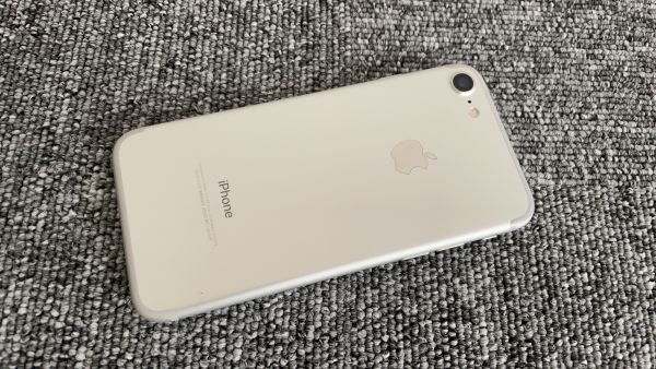 iPhone7 SIMロック解除済み Apple スマホ docomo 【5881】 iPhone 0