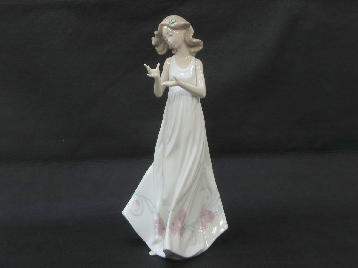 1000円スタート フィギュリン LLADRO リヤドロ #6777 私の宝物 女性