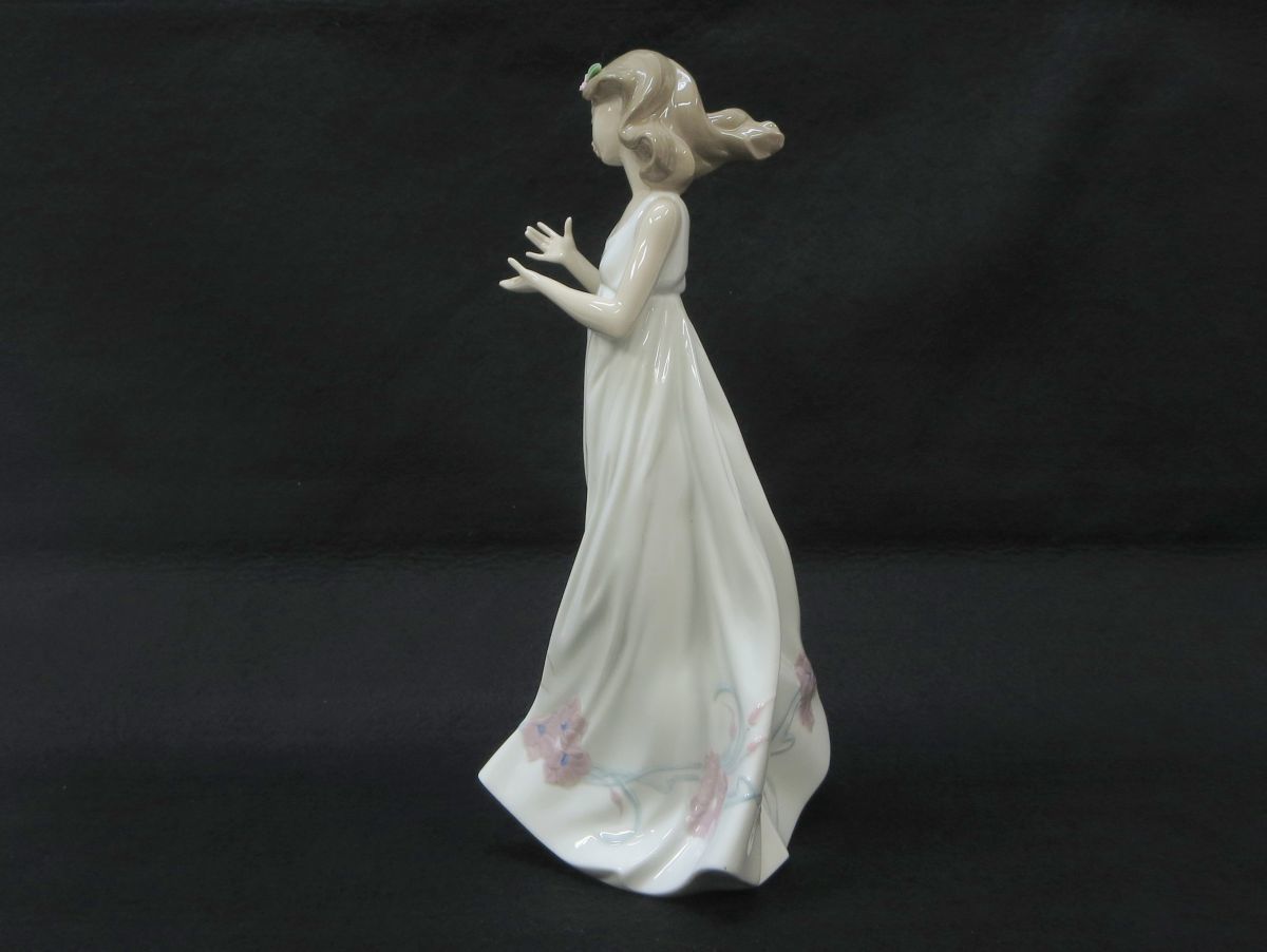 1000円スタート フィギュリン LLADRO リヤドロ #6777 私の宝物 女性