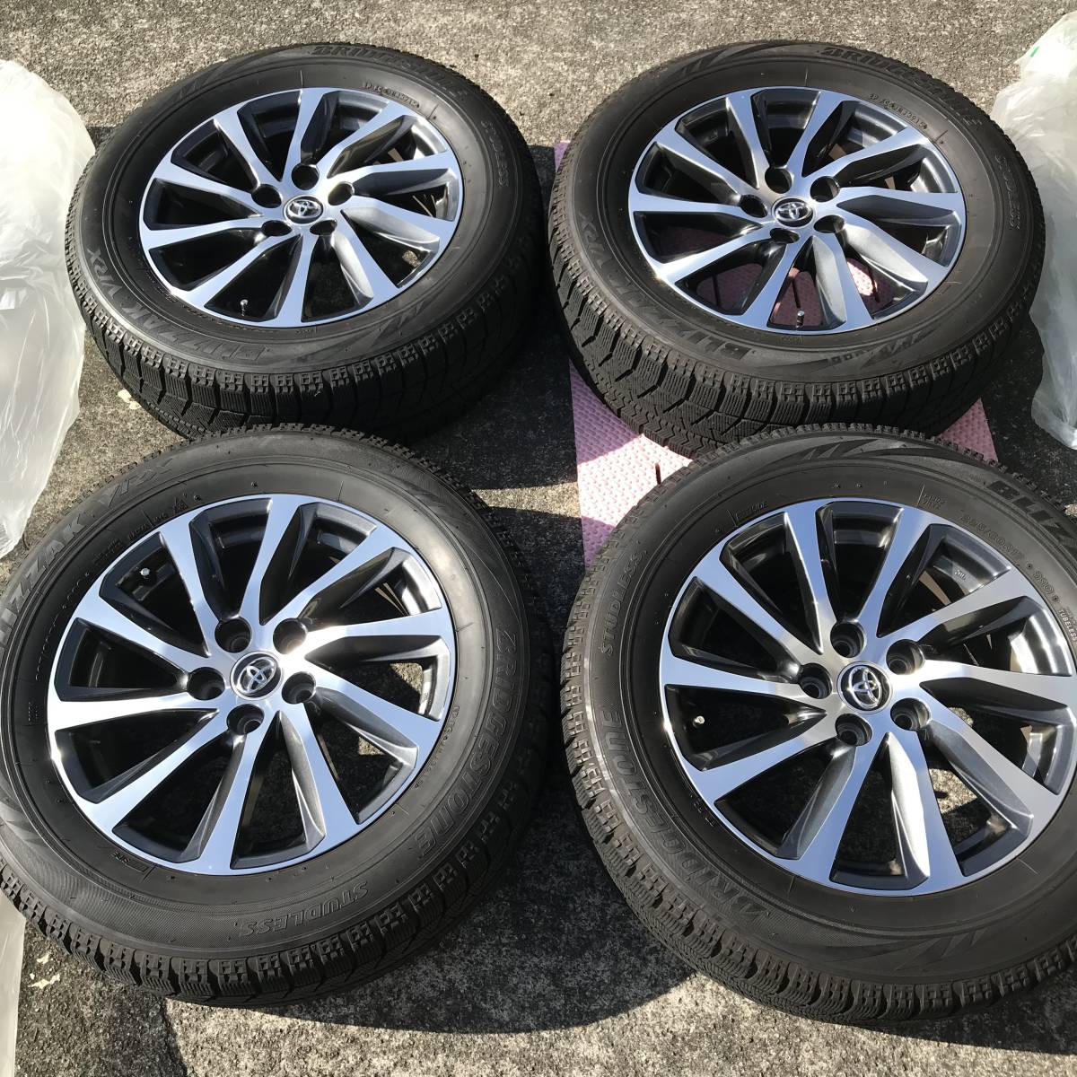 ブリジストンブリザック　BLIZZAKVRX製造3615　225/60/17　TOYOTAトヨタ　アルファード純正ホイール　引取り可能　ヤマト便送料着払い　