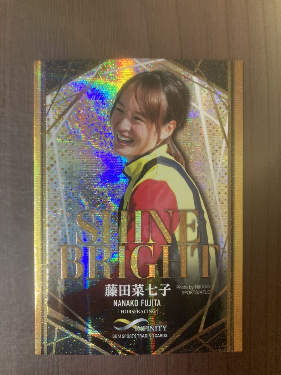 高品質，新作 BBM 2022インフィニティ藤田菜七子 SHINE BRIGHTシリアル/50 競馬(2014年～)｜売買されたオークション情報、yahooの商品情報をアーカイブ公開 - オークファン シングルカード