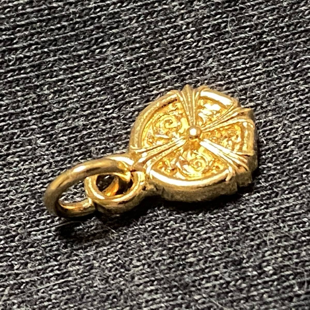 美品 CHROME HEARTS 22k ピースサイン チャーム クロムハーツ / ピース 