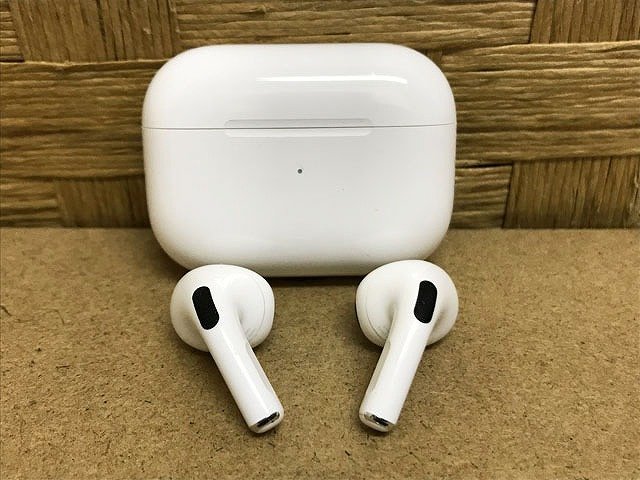 TTE57587相 Appler Air Pods Pro ワイヤレスイヤホン A2084 ジャンク品 直接お渡し歓迎