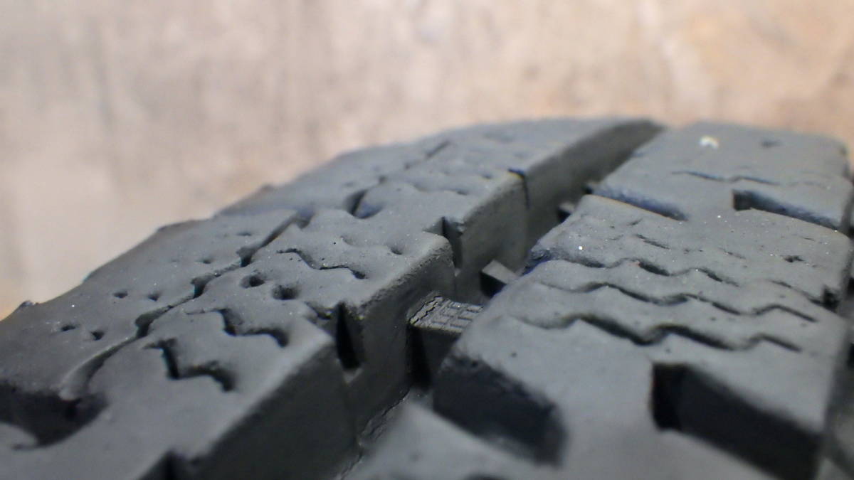 195/80R15 トーヨー TOYO DELVEX 935 スタッドレスタイヤ 21年製 4本
