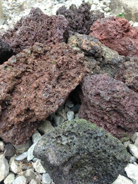 富士山麓発の溶岩石の値段と価格推移は 17件の売買情報を集計した富士山麓発の溶岩石の価格や価値の推移データを公開