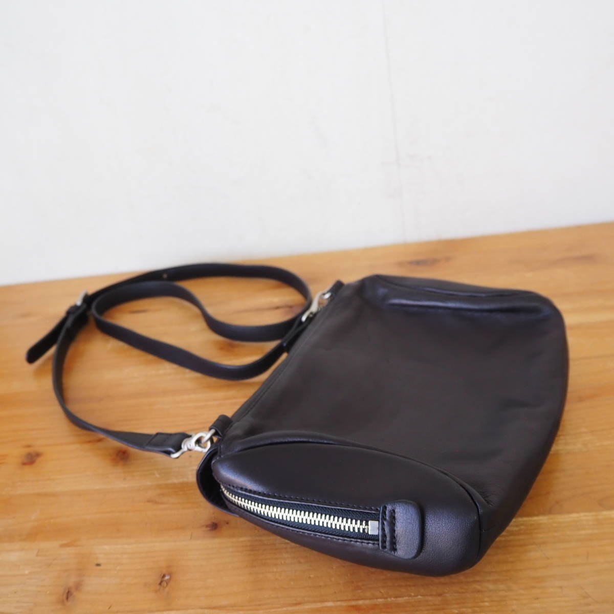 美品 kawa-kawa カワカワ button ポシェット レザー ショルダー